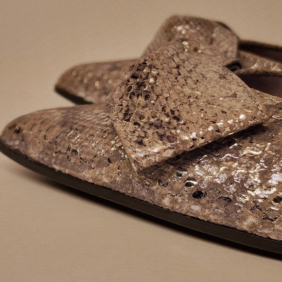 Naturalizer Women's Mavis Bow Pump In Silver Metallic Snake Size 6 And 8.5 - Picture 9 of 16